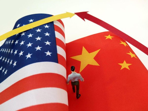 浙江股票配资 美国关税重拳出击，全球经济增速为何被IMF猛砍0.5%？